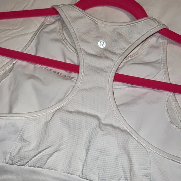 Lululemon longer line crop top/sports bra - Picture 5 of 6